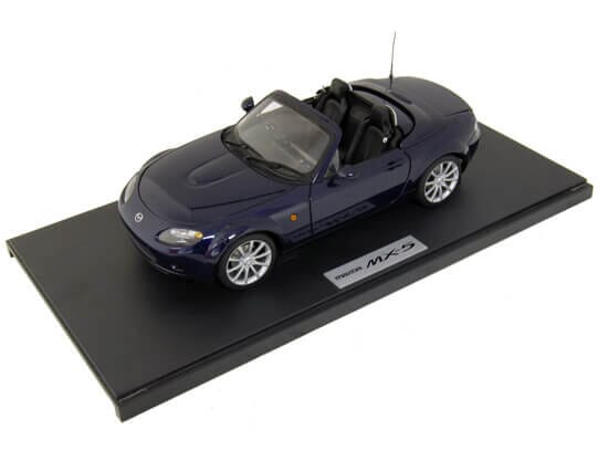 Mazda MX-5 ダークブルー 1/18スケール 1:18 Mazda MX-5 Roadster - Retractable Roof - Japanese Version